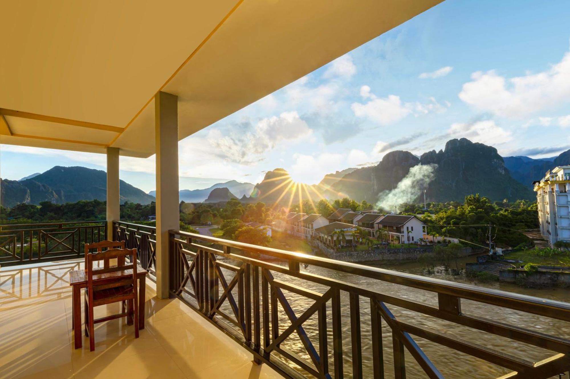 Lisha The Grand Riverside Hotel Vang Vieng Exterior foto