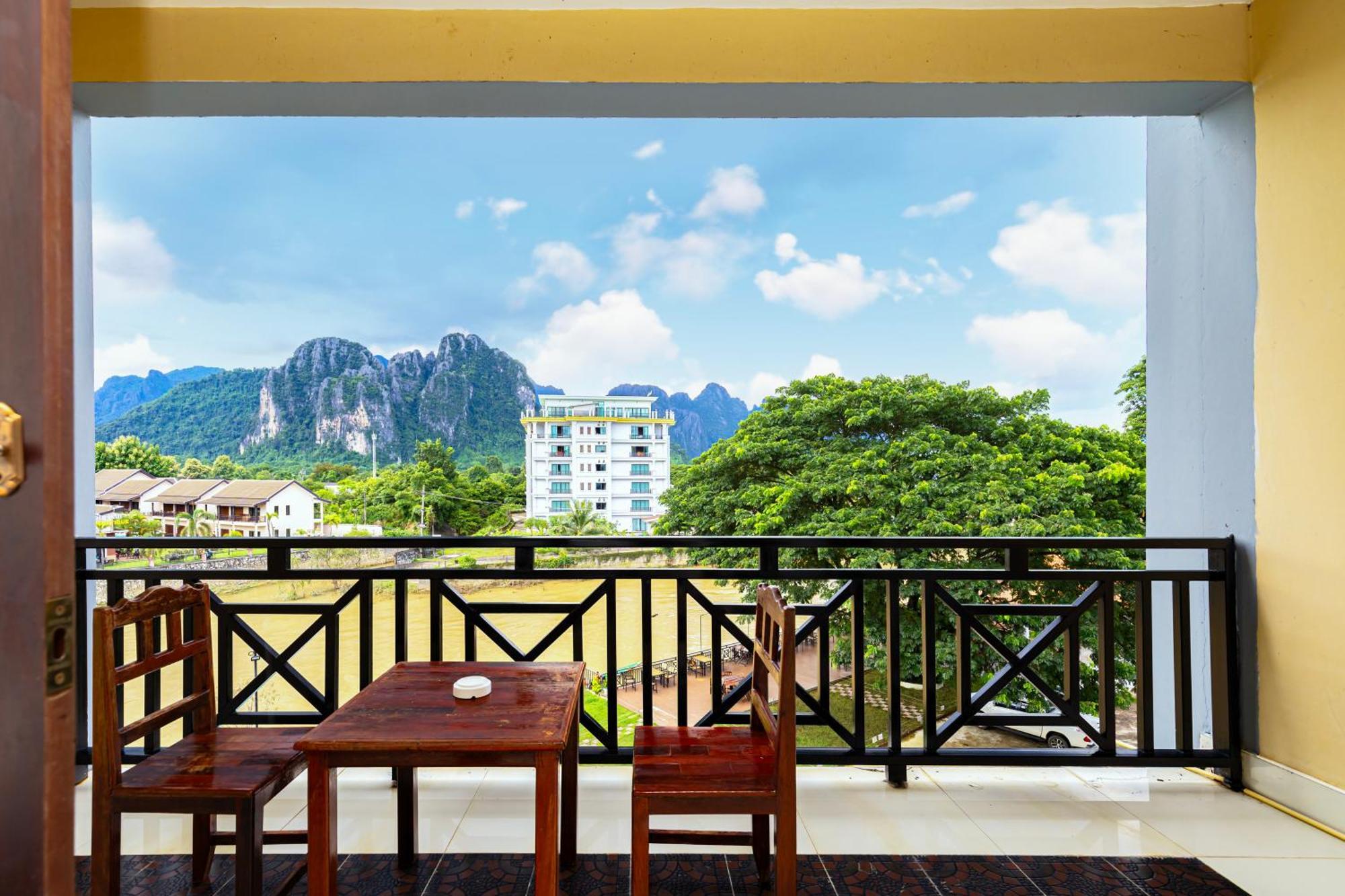 Lisha The Grand Riverside Hotel Vang Vieng Exterior foto